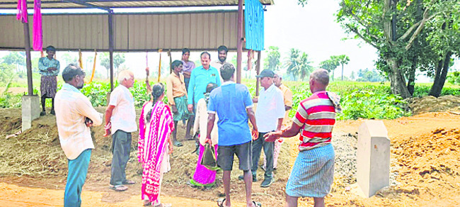 ఆక్రమణలపై రెవెన్యూ కొరడా1