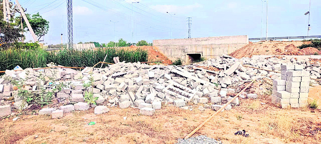 పేదల ఇల్లు కూల్చివేత1
