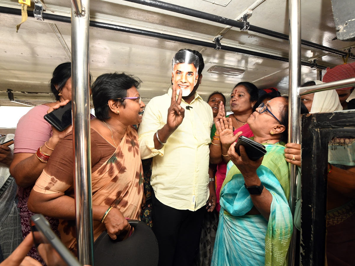 nnovative protest against the implementation of free buses in andrapradesh2