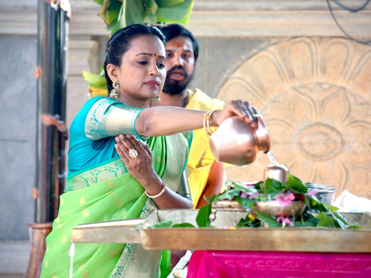 Anchor Suma at Sri Amriteshwara Temple in ballari1