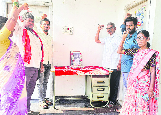 ప్రత్యామ్నాయ తడులు పెట్టాలి 
2