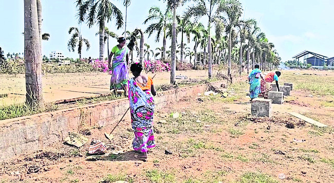 చెత్త పనులను ప్రశ్నించే వారేరీ..? 1