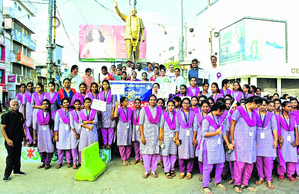 డీకేడబ్ల్యూ కళాశాలకు రాష్ట్ర స్థాయిలో గుర్తింపు 1