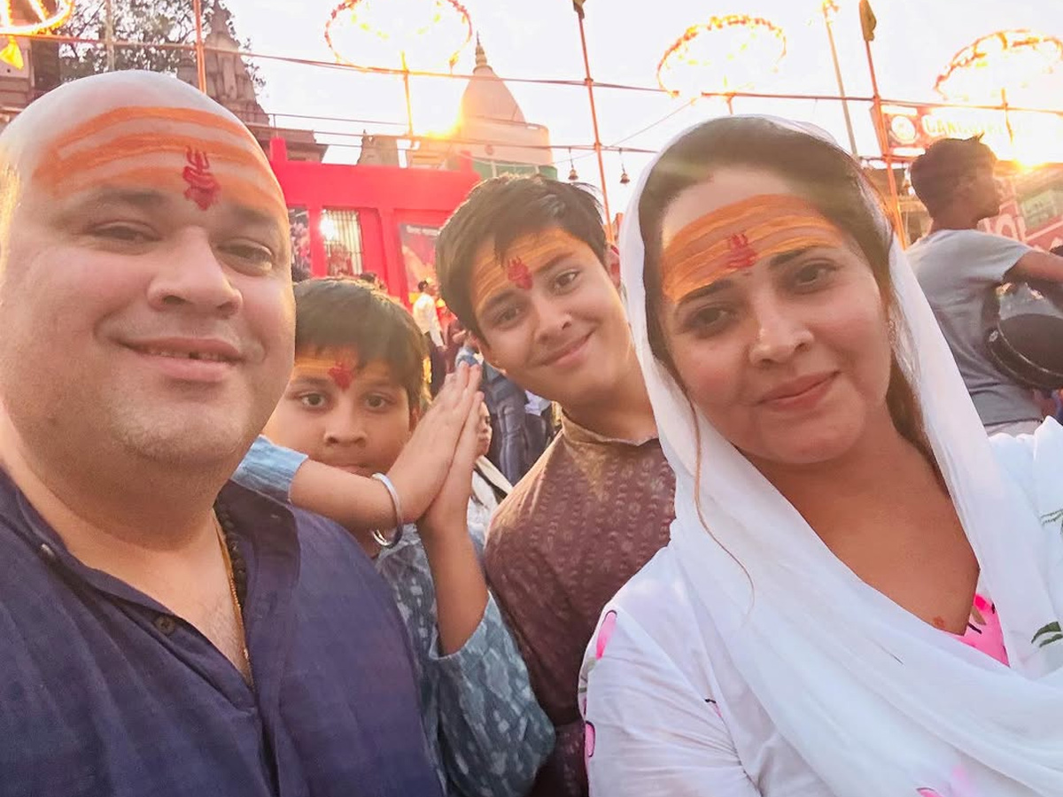 Actress Anasuya visits Varanasi with Her family Photos4