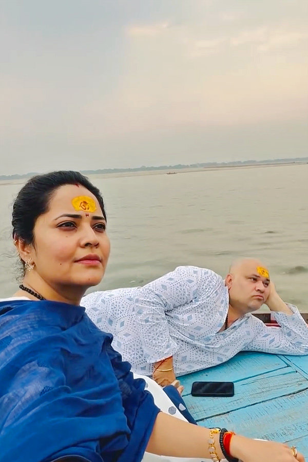 Actress Anasuya visits Varanasi with Her family Photos16