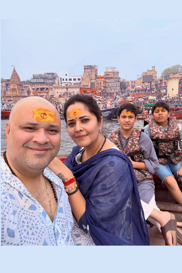 Actress Anasuya visits Varanasi with Her family Photos2