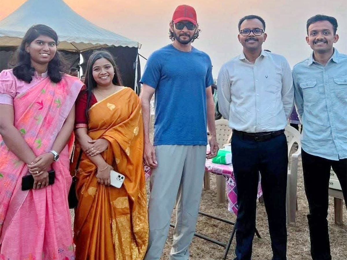 SSMB 29 Pics : Priyanka Chopra Mahesh Babu and SS Rajamouli click pics2