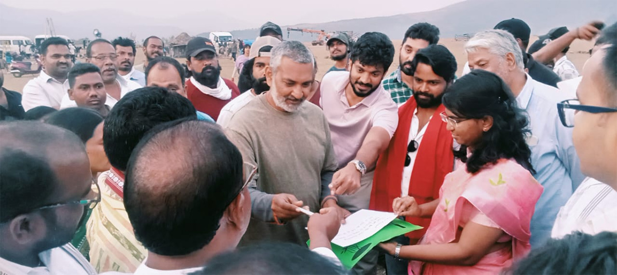 SSMB 29 Pics : Priyanka Chopra Mahesh Babu and SS Rajamouli click pics7