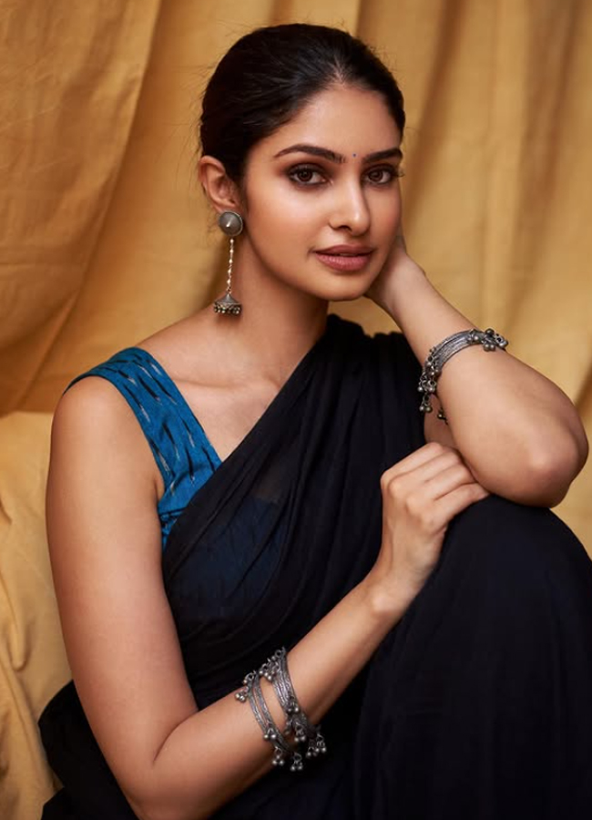 Manasa Varanasi Glamorous Photos9