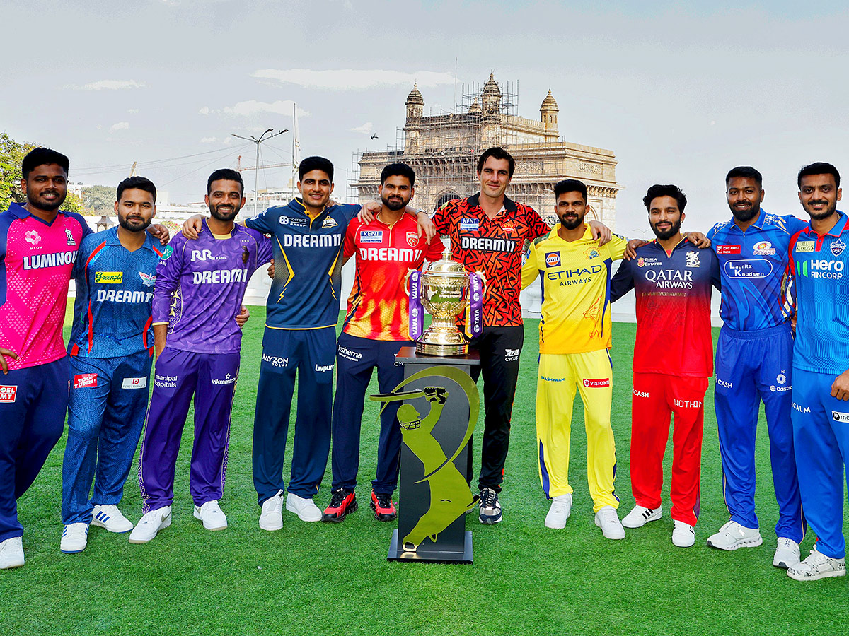 #IPL2025 : ఐపీఎల్ ట్రోఫీతో కెప్టెన్లు.. (ఫోటోలు) | Captains Photograph ...