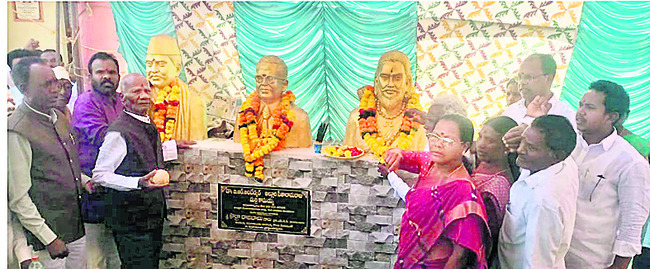 స్వాతంత్య్ర సమరయోధుల విగ్రహాల ఆవిష్కరణ1