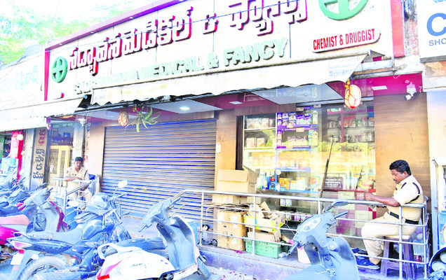 మెడికల్ షాపులపై దాడులు 1