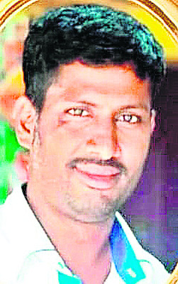 బైక్‌ బోల్తాపడి ఉపాధ్యాయుడి మృతి 2