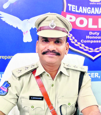 పేట్రేగిపోతున్నారు..! 2