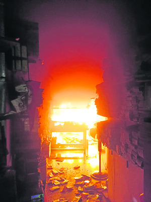 మొబైల్‌ షాపు దగ్ధం1