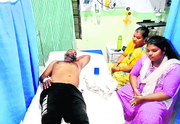గోడ కూలి వ్యక్తి మృతి
2
