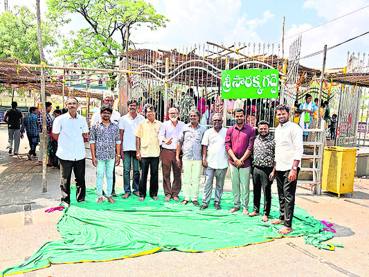 మేడారంలో భక్తుల సందడి2