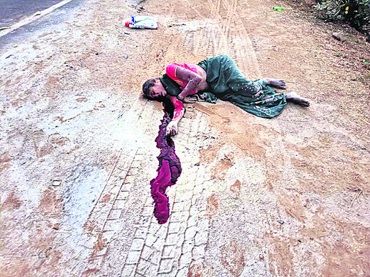 లారీ ఢీకొని భార్యాభర్తల మృతి 1