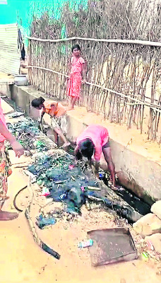 బైక్‌ బోల్తాపడి ఉపాధ్యాయుడి మృతి 1