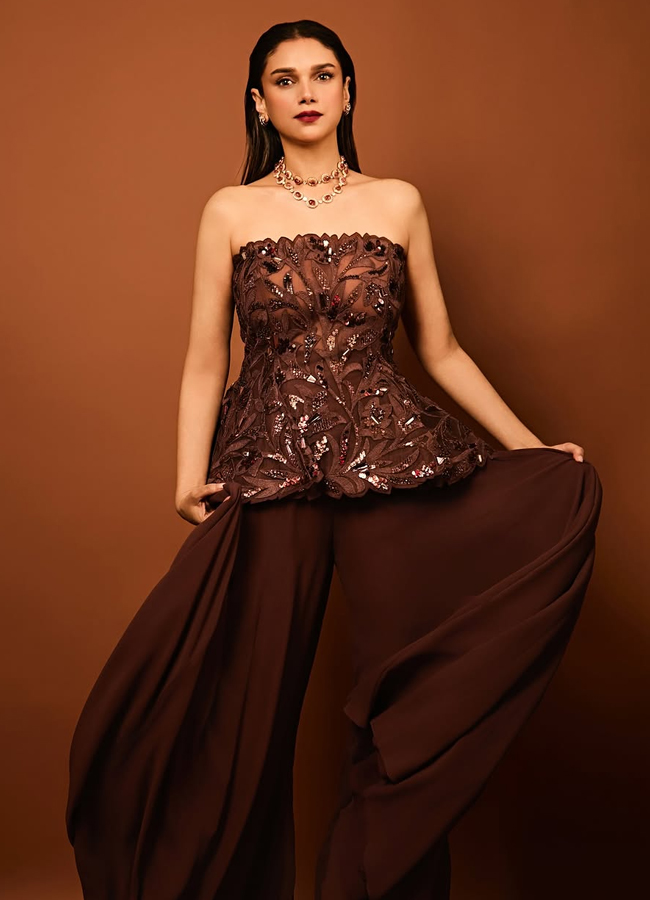 Aditi Rao Hydari shines with glamour latest photos7