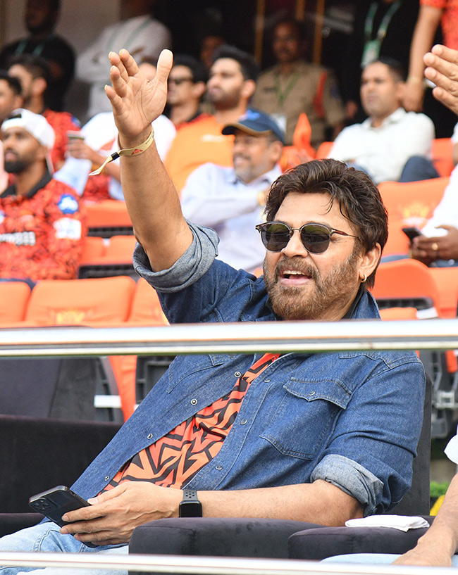 Hero Venkatesh SRH  Match in Hyderabad5