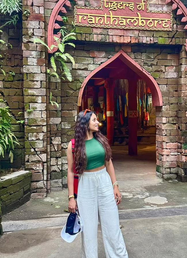 Serial beauty Navyaswamy's birthday celebrations in Bali 10
