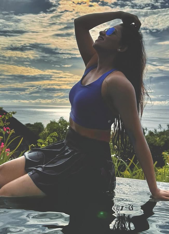 Serial beauty Navyaswamy's birthday celebrations in Bali 4
