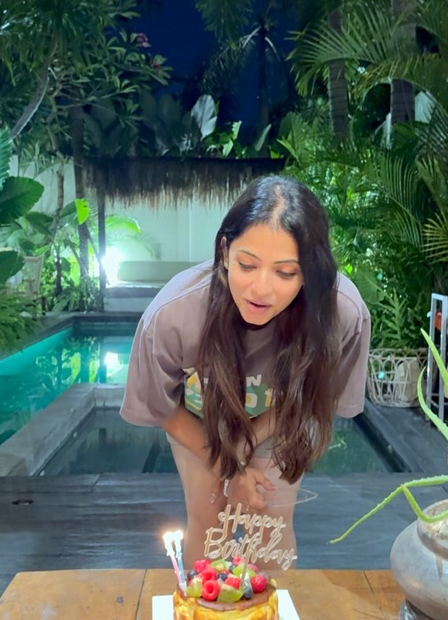 Serial beauty Navyaswamy's birthday celebrations in Bali 6