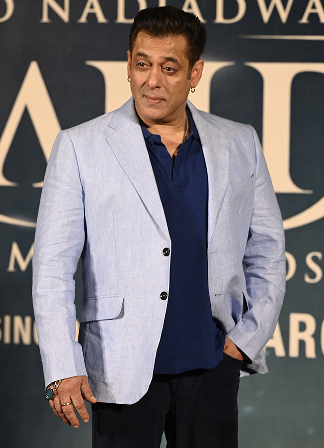 Salman Khan with Rashmika Mandanna Sikanda trailer launch Pics11
