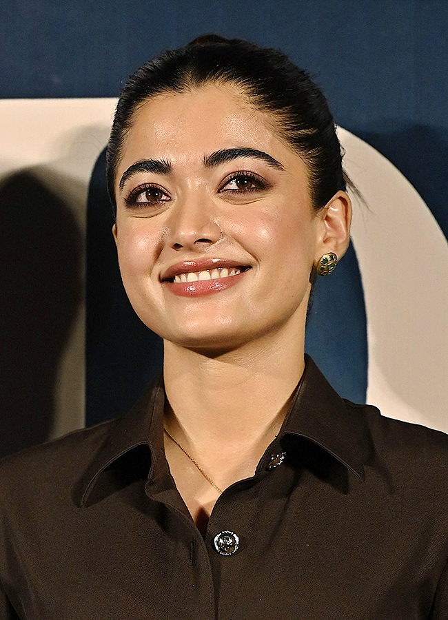 Salman Khan with Rashmika Mandanna Sikanda trailer launch Pics13