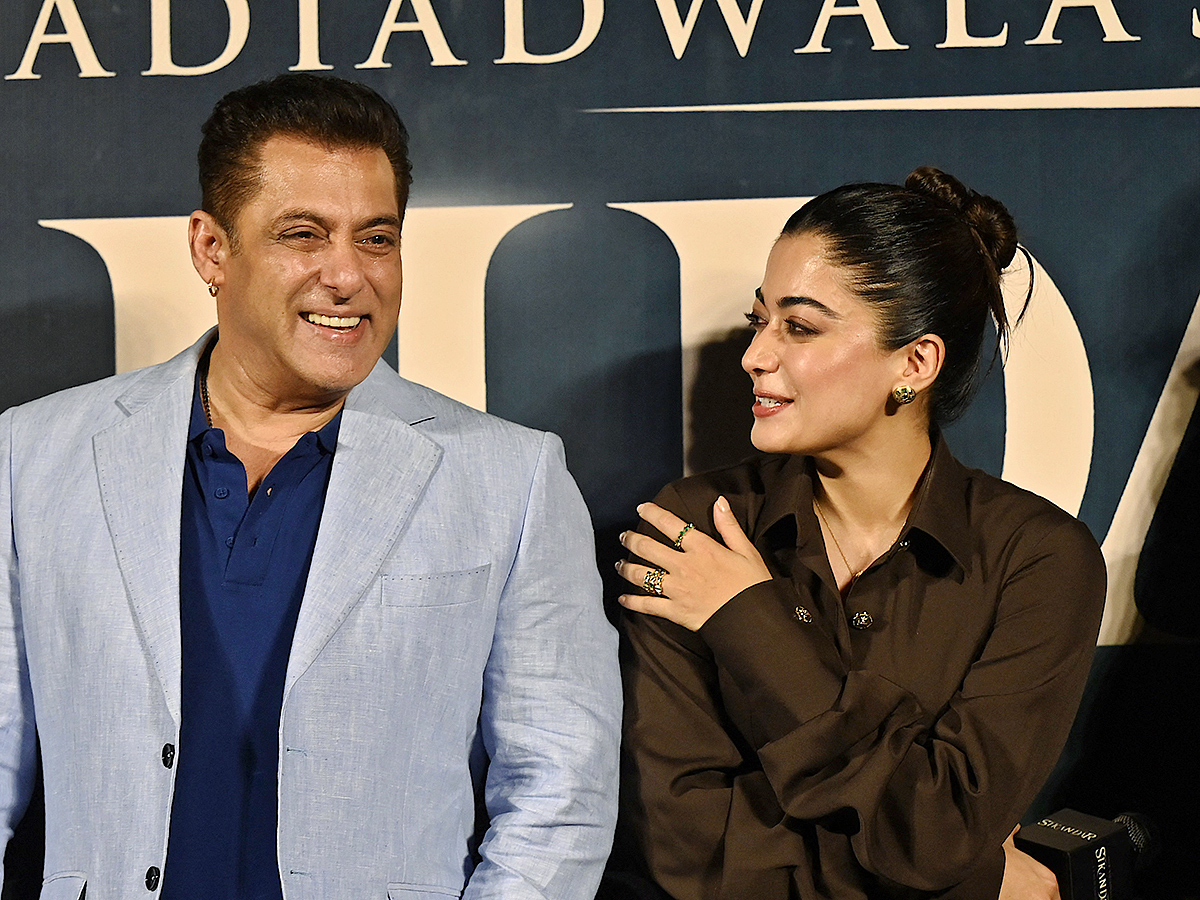 Salman Khan with Rashmika Mandanna Sikanda trailer launch Pics2