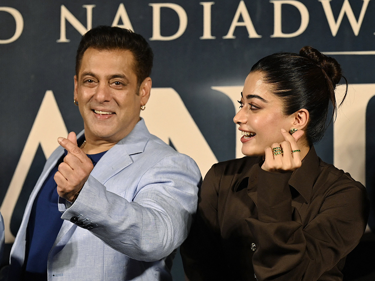 Salman Khan with Rashmika Mandanna Sikanda trailer launch Pics3