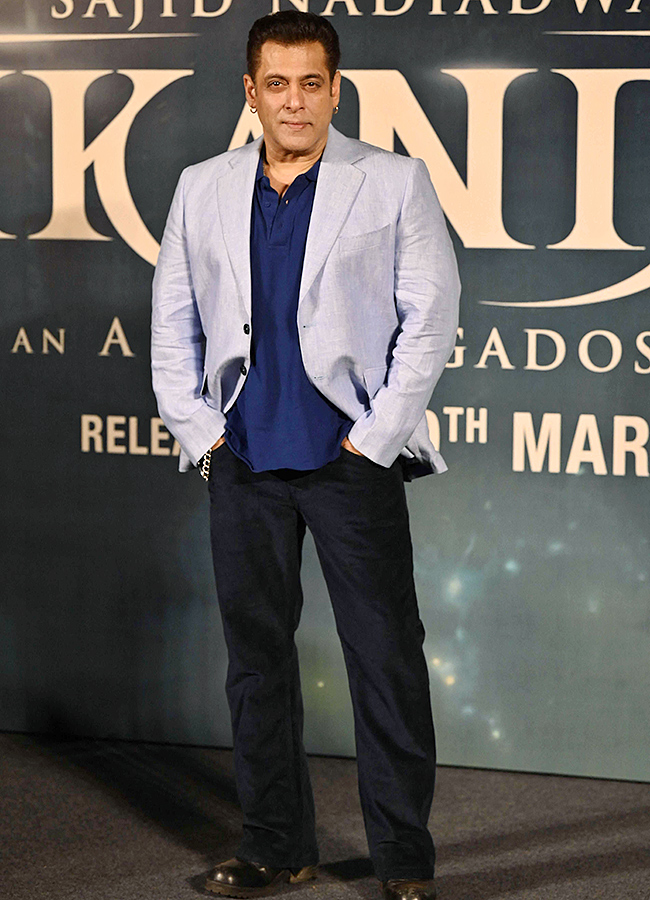 Salman Khan with Rashmika Mandanna Sikanda trailer launch Pics8