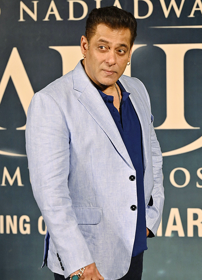 Salman Khan with Rashmika Mandanna Sikanda trailer launch Pics9