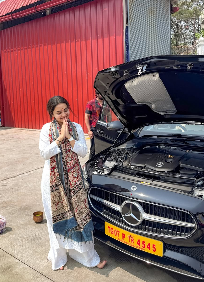 Soniya Singh Virupaksha actress buys a new car2