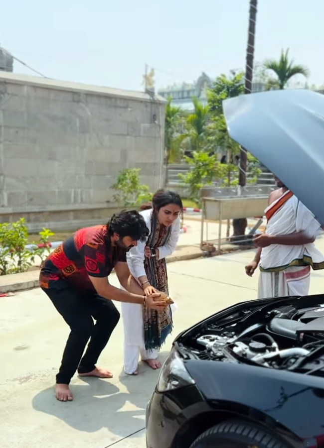 Soniya Singh Virupaksha actress buys a new car15
