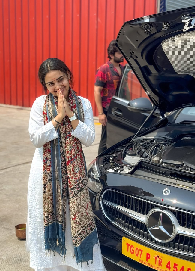 Soniya Singh Virupaksha actress buys a new car3