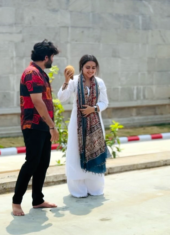Soniya Singh Virupaksha actress buys a new car7