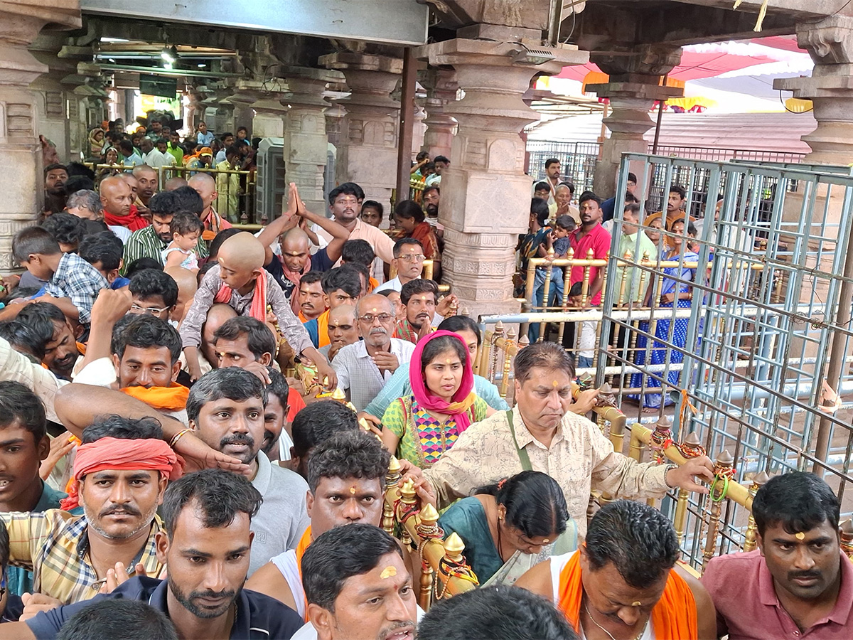 Srisailam: Thousands of devotees from Karnataka and Maharashtra10