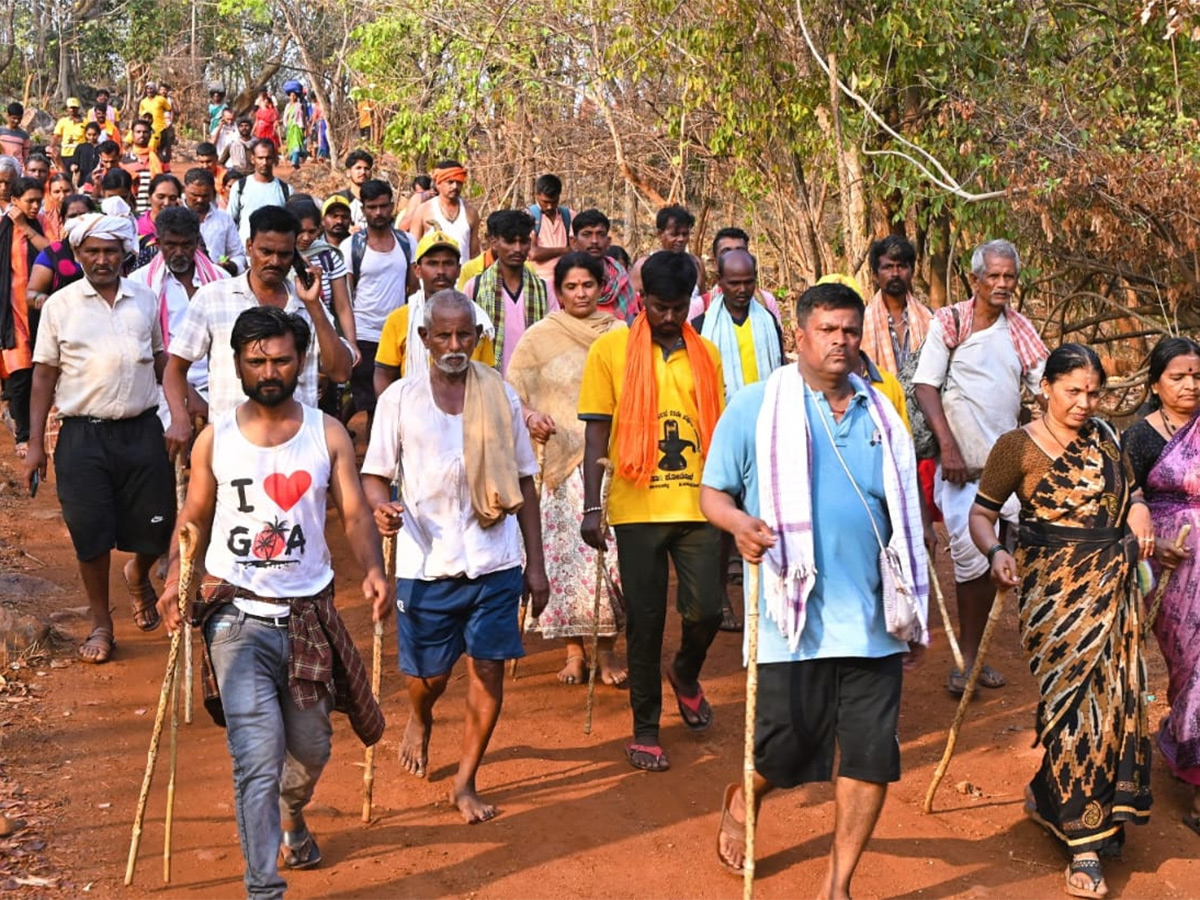 Srisailam: Thousands of devotees from Karnataka and Maharashtra12