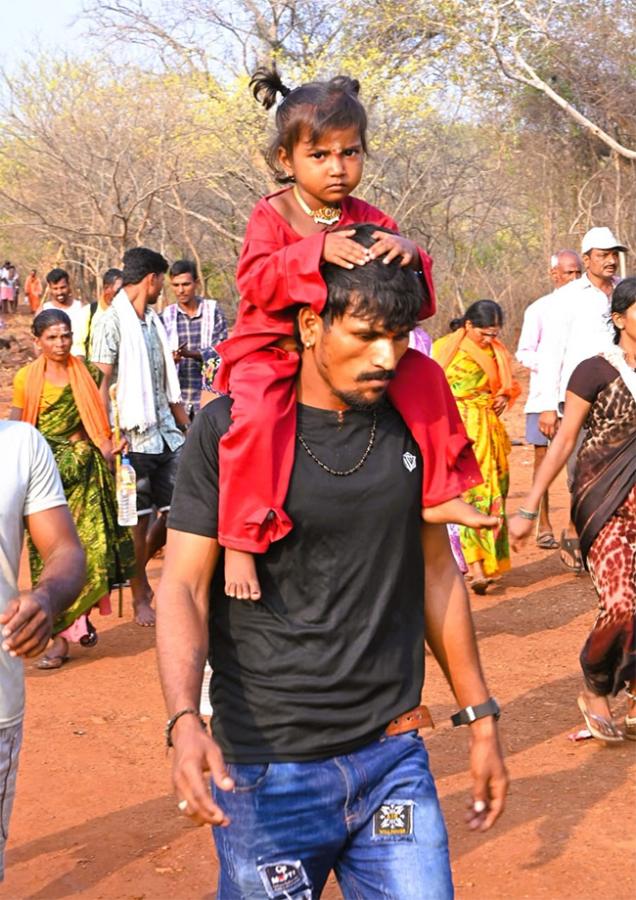 Srisailam: Thousands of devotees from Karnataka and Maharashtra14