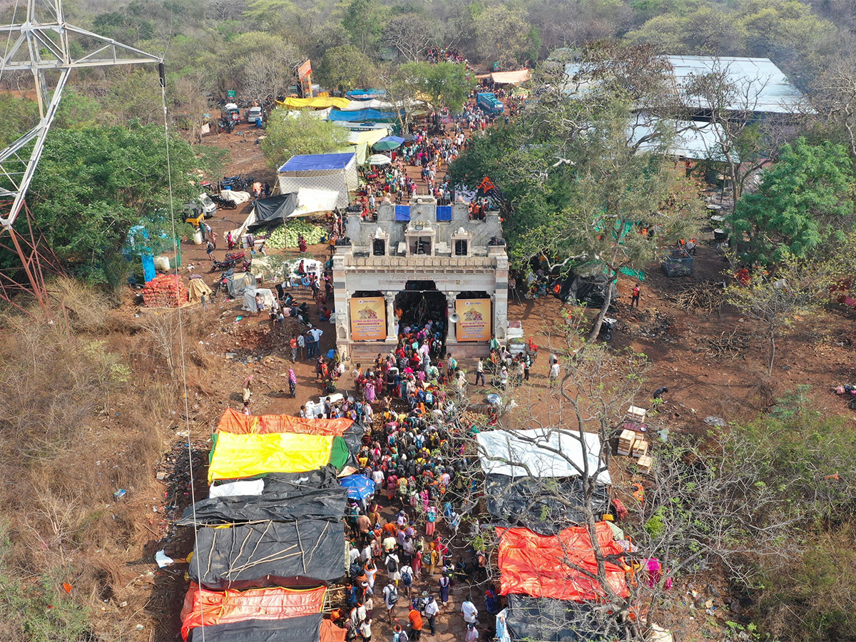 Srisailam: Thousands of devotees from Karnataka and Maharashtra5