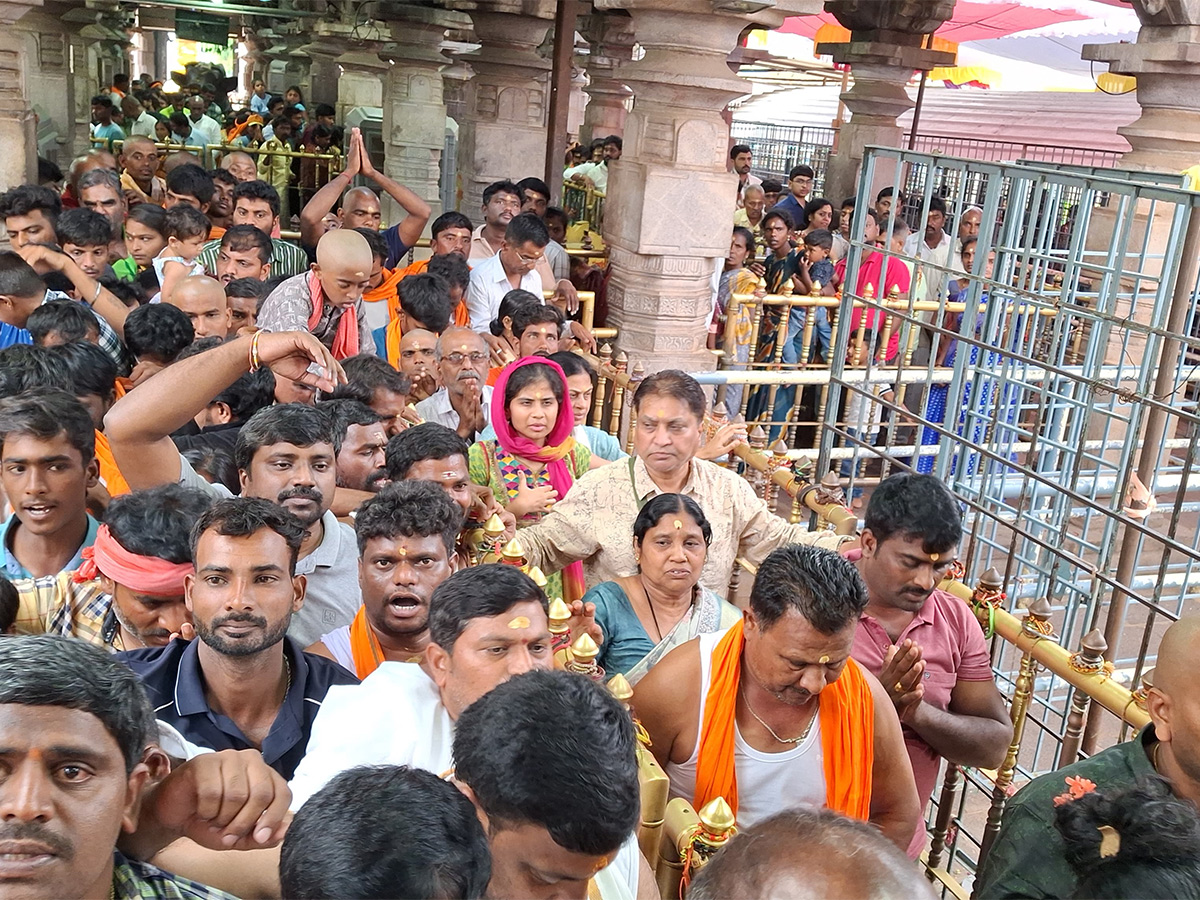 Srisailam: Thousands of devotees from Karnataka and Maharashtra9