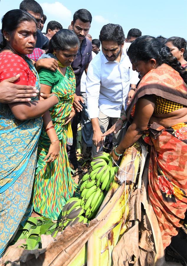 YS Jagan Support Farmers Pulivendula Photos10
