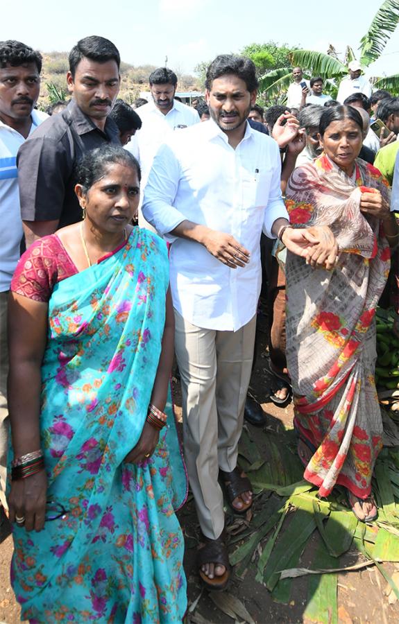 YS Jagan Support Farmers Pulivendula Photos15