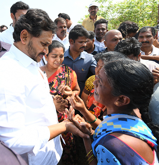 YS Jagan Support Farmers Pulivendula Photos22