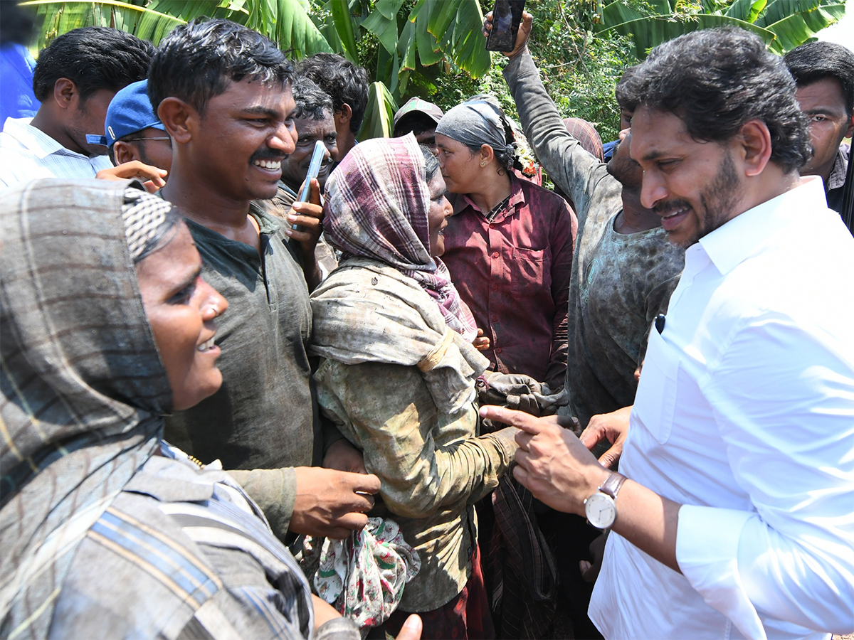 YS Jagan Support Farmers Pulivendula Photos24