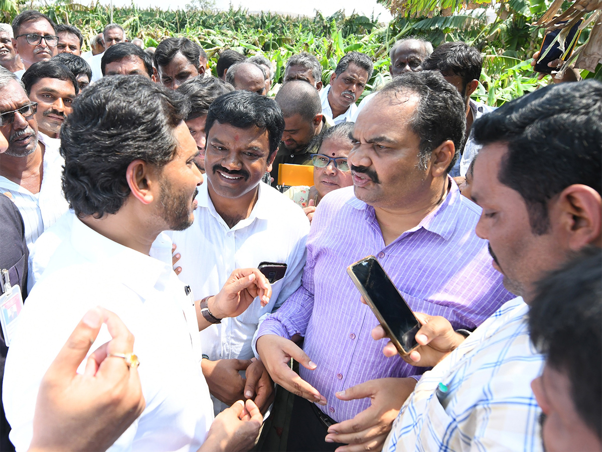 YS Jagan Support Farmers Pulivendula Photos4