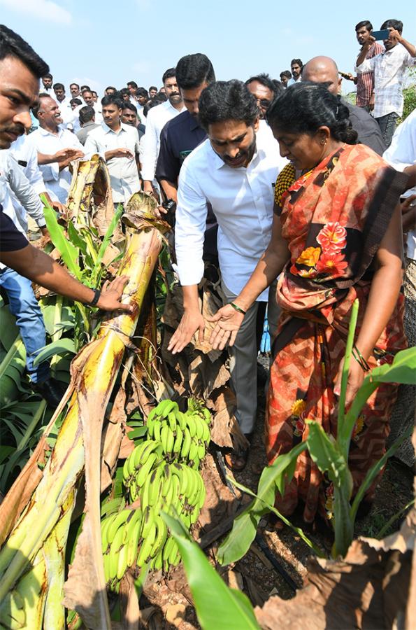 YS Jagan Support Farmers Pulivendula Photos7
