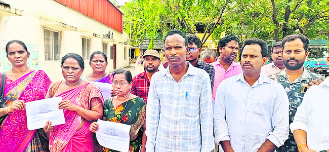 మా బతుకులు అన్నింటికి చెడ్డ రేవడిలా 2